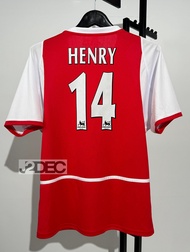 [Retro] เสื้อฟุตบอลย้อนยุค Arsenal ปี2002/2003 เหย้า Home ยุคไร้ผ่าย คอกลมพร้อมชื่อเบอร์ BERGKAMP 10,HENRY 14 กล้ารับประกันคุณภาพสินค้าถ่ายจากสินค้าจริงทุกรูป!!!