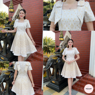 ชุดเดรสผ้าทอลายทองนูน คอเหลี่ยม แต่งโบวไหล่ กระโปรงบาน 8 ชิ้น อัดกาวทั้งชุด ทุกชิ้น ซิปซ่อนด้านหลัง 