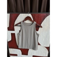 PRELOVED ecinos beige tanktop (size desc)