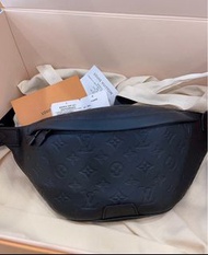 LV Discovery PM 小牛皮 小號 胸包 腰包 黑色