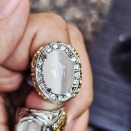 Dika Acc. High Quality White Cat Eye Agate Ring, Smooth Stone & Doesn't Defects, Flash in the Stone 