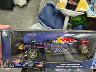 1/18 Minichamps F1 Infiniti Red Bull Racing Sebastian Vettel 2013 模型車