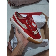 Shoes Gazelle Red GumCOMPASS