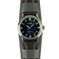 精工 (SEIKO) Prospex Alpinist 復刻版腕錶，限量發行 1959 枚，型號 6L35-00E0 SJE085，黑色錶盤，不鏽鋼錶殼，皮錶帶，男士腕錶