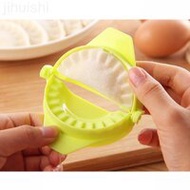 Mold for making dumplings and dumplings