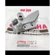 Right front footstep foot step mounting bracket for old Vixion 3c1 f7462 00 genuine original YGP