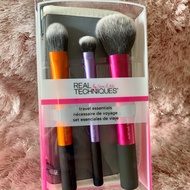 Real Techniques Technique Essentials Makeup Brush Set with Case overruns