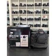 Canon EOS-1Dx mark II. Equipment Complete Box Battery Charger Strap 547000 Scratches