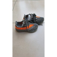 Yezzy shoes gray kids sz 26