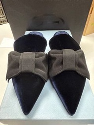 Prada 絲絨蝴蝶拖鞋