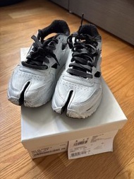 Maison Margiela x Reebok Tabi 分趾運動鞋