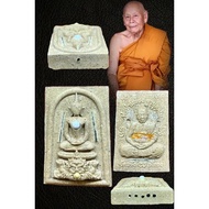 Wat Chaeng，Phor Than Phong 婆谭碰 Phra Somdej Sriwichai 顺德佛牌（BE2565，特别限量做106枚）  顺德的心中和拉胡手中都有镶入罗汉舍利，牌背面是师傅自身法相有放入师傅头发，袈裟