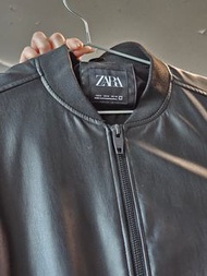 Zara 黑色仿皮外套