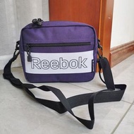 日本 Reebok 紫白拼色牛津布 長方 斜咩袋