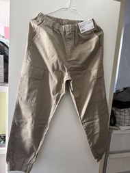 Uniqlo 卡其色工裝褲