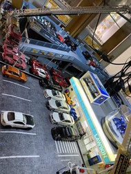 拓意 Xcartoys 1:64 雙層停車場連Lawson便利店停車場場景