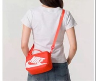 外國預訂 2色選 Nike swoosh 刺繡  logo 鞋盒造型 斜咩 手拎袋
