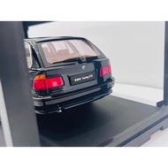 [Out-of-Print Special Offer] TRIPLE 9 Brand 1: 18 Scale Alloy Car Model 1998 BMW 5 Series Station Ca