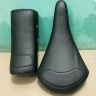 Vespa split seat, Aquila brand