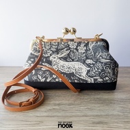 Kiss Clasp Crossbody Bag/Kiss Lock Sling Bag-Black Rabbit