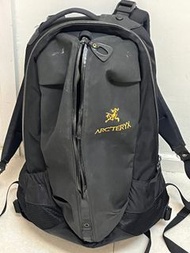 arcteryx  backpack 背包 背囊 新淨 前拉鍊壞要維修