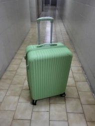 全新綠色拉桿28吋行李箱 luggage