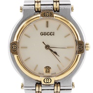 นาฬิกาข้อมือผู้ชาย Gucci Date มือสอง ตัวเรือนสแตนเลส 9000M พร้อมเครื่องควอตซ์ชุบทอง หน้าปัดแบบอนาล็อ