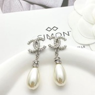 香奈兒Chanel雙C水滴珍珠耳釘，幾乎全新，帶盒子