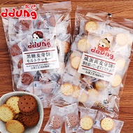 【11.11】Korean Dongji biscuits 106G, a pack of black sugar malt biscuits, salted egg yolk and red mes