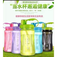 最新款彩虹色HERBALIFE水瓶1000ml✨最新款彩虹色HERBALIFE 水瓶，每一款颜色都好美😍，品质也真的很赞👍👍看到现货，我自己立马留两个自用哦。。超爱它的瓶口，因为很大个，整只手放进去洗