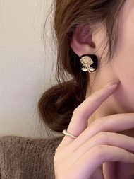 Anting Fashion Cantik Motif Bunga Mawar emas