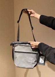 ARCTERYX 聯名beams 户外單肩包Arro 8L 斜跨包 手提包防水袋 beams bag arcteryx bag arcteryx 斜孭袋 beams斜孭袋