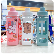 กระติกน้ำเกาหลี แก้วเชค แก้วชงโปรตีน กระบอกเชค Drink Bottle 700/900ML ขวดน้ำหลอดดูด แบบพกพา ตกไม่แตก ทันสมัยและเรียบง่าย ถ้วยพลาสติกฟาง