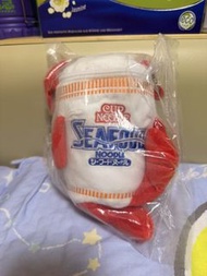 全新 CUP NOODLE 日清 合味道 高級版 杯麵毛公仔袋  藍色