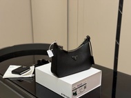 Prada 普拉達流浪三合一餃子包