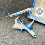 Uzbekistan Airways Boeing 787 Dreamliner aircraft model 1:400 scale - Sharp details, with luxurious 