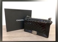 ✨正品真品CHANEL BOY系列V字滑面亮皮小牛皮復古銀鍊肩背包(黑-28cm) 97成新