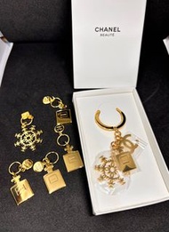 Chanel charm 香水樽、雪花 and keychain