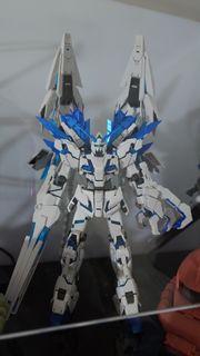 Bandai RG 144/1 完美獨角獸 PERFECT UNICORN GUNDAM 成品 平放