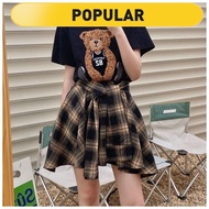 baju t shirt perempuan lengan panjang viral murah Pakaian Musim Panas Wanita Versi Korea Longgar Pelajar Fesyen Beruang T-Shirt Lengan Pendek Kotak-Kotak Mengacak-Acak Skirt Dua Helai