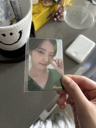 全新 IU 小卡 (後面有IU簽名)