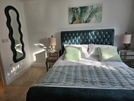 Rumah  m² dengan 3 kamar tidur dan 3 kamar mandi pribadi di Fiddington (Ewe-retreat at Roobies Farm)