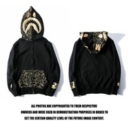 BAPE Bape ยี่ห้อ BAPE หัวฉลามปักสีทองสีดำเสื้อกันหนาวมีซิปผู้ชายและผู้หญิงรุ่นแจ็คเก็ตมีฮู้ดคาร์ดิแก