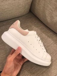 Alexander McQueen 厚底小白鞋
