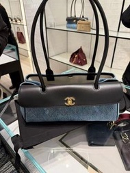 Chanel 26A small shopping bag demin blue with black 藍色 牛仔布 法棍袋 east west 購物袋 手拎包