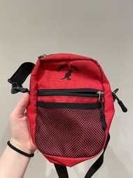 Kangol 隨身小包 側背包 紅色（任兩包折50 三包100以此類推。只適用包包）