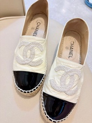Chanel 經典黑白漆皮草鞋