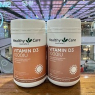 ✨【Healthy Care維他命D3 1000IU】✨✅ 直擊問題核心：提升鈣吸收率300%*✅ 守護骨骼密度｜加固牙齒健康✅ 陽光不足時必備🌞 每日1粒超方便