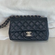 Chanel Classic flap mini 20cm in Black