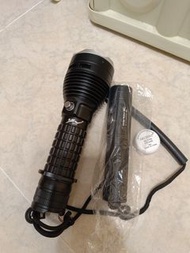 澳瞳， P70 潛水電筒兩支。 ARCHOTT V10S 強光手電筒。 p70潛水電筒。